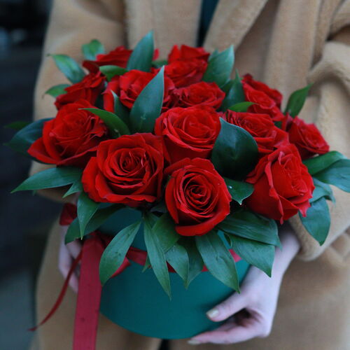 Коробка красных роз